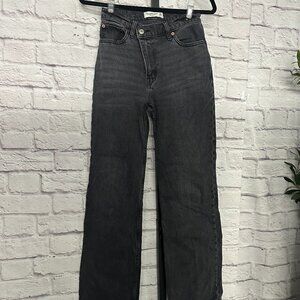 Abercrombie & Fitch 90's Relaxed Jean High Rise